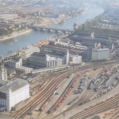 Du Pont viaduc ferroviaire de Tolbiac au Pont National et au delà... vue aérienne à la fin des années 60....