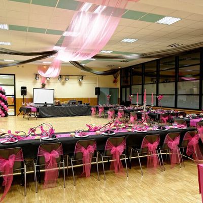 UN MARIAGE SPECIAL EN NOIR ET FUSCHIA