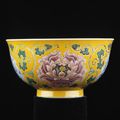 Bol impérial à décor floral, marque et période de Kangxi (1662-1722)