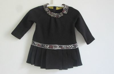 Cap de cocooner en petite robe noire