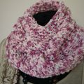 SNOOD ROSE ET BLANC AU CROCHET