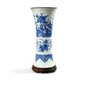 Vase de forme rouleau en porcelaine décorée en bleu sous couverte, Chine, Epoque Kangxi (1662 - 1722)