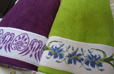 Broderies sur draps de bain