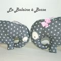 Salomé et Rosalie, duo peluche éléphant en coton gris étoilé et noeud rose