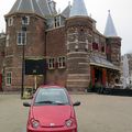 Amsterdam : Une toute petite voiture