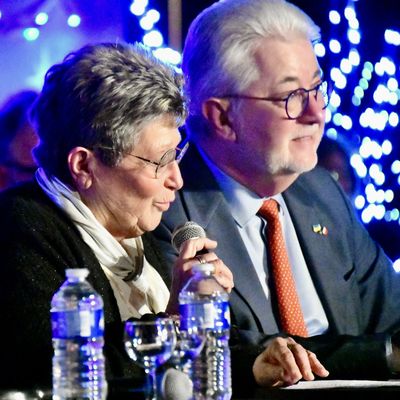 LE NOUVEL HÔTEL DE VILLE, SYMBOLE DE LA MODERNISATION DES SERVICES PUBLICS.