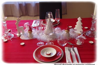 MA TABLE SAPIN ET SES DEUX LUTINS