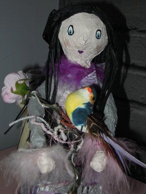 Poupée en papier mâchée