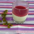 Panna cotta pistache et coulis framboise 