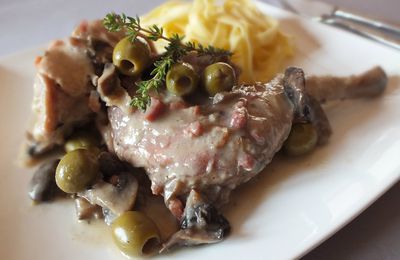 Lapin aux champignons et aux olives