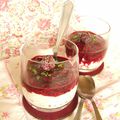 Verrine de perles du Japon au lait de coco et coulis de framboise