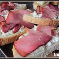 Bruschetta chèvre frais, jambon fumé