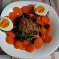 Salade tiède de carottes Vichy, haricots verts à la sauce de tomate crue, rouelles d'olives et oeuf bio