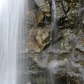 Une virgule sur les flancs de Belledonne, la cascade de l'Oursière.