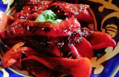 La Cantine# la Cantinière voit rouge # Vu d'ici vu d'ailleurs