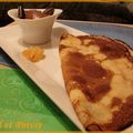 Crêpes françaises au miel et au safran, mousse au chocolat au thym et Karkadé