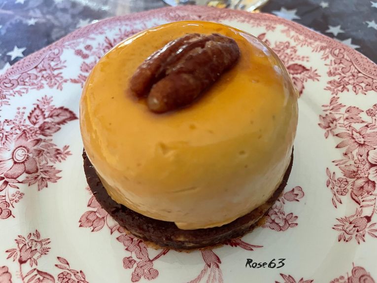 Lundi 13 octobre 2025 : Samedi  11 dans ma BAL   Merci  Lili   Avec un peu d'avance tu as pensé à moi   Tes créations me vont droit au coeur   *  Merci Marike   Ta présence  Ton bouquet de fleurs  Tes jolies cartes  Ta pochette  Ton petit cadre  à la rose   Contente que l'expo d' Entraigues t'ai plu ainsi que l'étang des Martailles que je t'ai fait découvrir -Diapo ci-dessous-