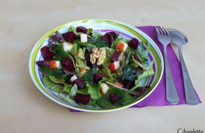 Salade de mesclun aux betteraves, pommes & noix