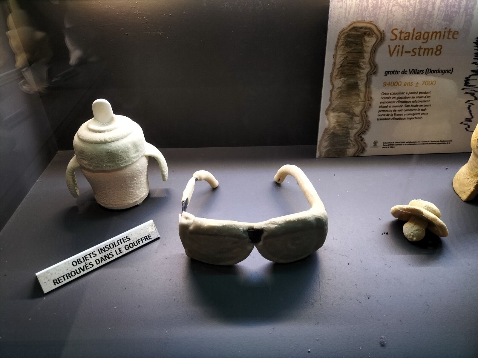 Audrix, Gouffre de Proumeyssac, musée, objets insolites. (24)