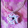 Gros pendentif donuts monté sur collier blanc