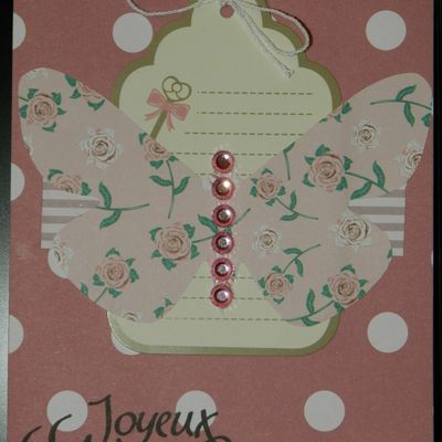 Anniversaire en papillon fleuri