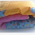 Couverture, lingettes et guirlande fleuris