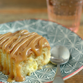 Tout est dans la simplicité, encore une fois ... BROWNIE AUX POMMES & NOIX DE MACADAMIA, SAUCE AU CARAMEL AU BEURRE SALE