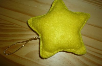 Une étoile de Noël en feutrine (tuto) et Décembre en fêtes #4