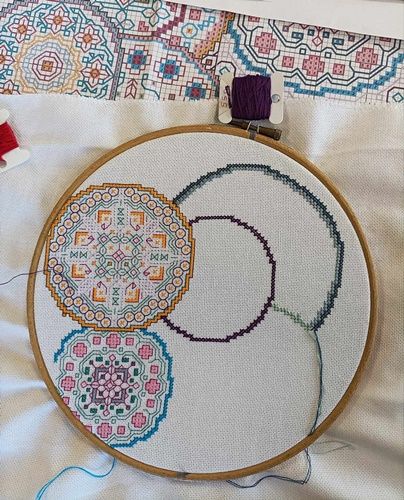 Broderie Mandala et tissage perles de Véro.