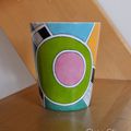 Peinture géométrique sur mug