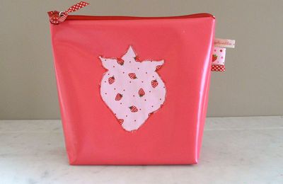 Trousse enfant fraise