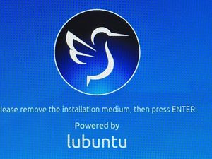 A l'invite, débrancher la clé d'installation, puis cliquer sur "ENTER" pour redémarrer le PC.