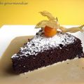 Gâteau fondant au chocolat amer et sauce au café