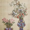 Deux peintures sur soie à décor de vases et de fleurs. Chine, début XXe siècle