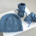 layette tricotee main, bonnet et chaussons bleu charron, laine bb fait main