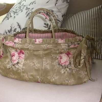 UN PEU DE COUTURE...