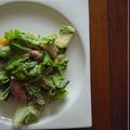 Salade au rôti de boeuf, poire et mangue