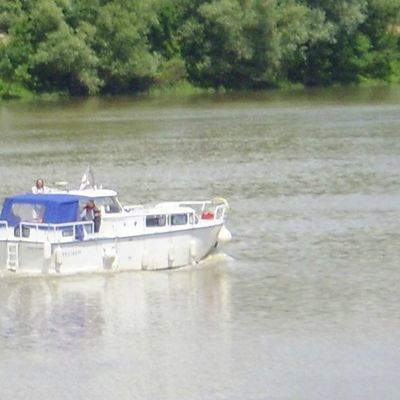 Découvrez les plaisirs de la plaisance fluviale.