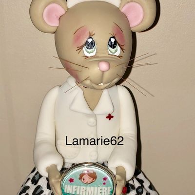 INFIRMIERE A PIQUER ET PATISSIERE A CROQUER