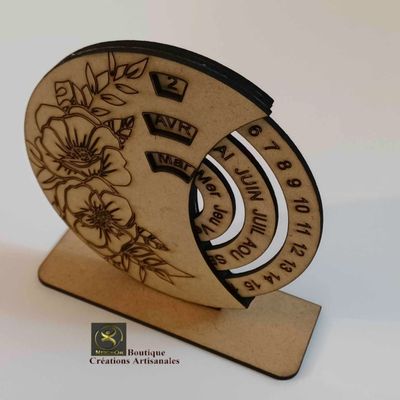 Gravure laser sur miroir et bois, créations bois : Toise, Compte-points pétanques, calendrier, Johnny Hallyday, Harry Potter, Blason Poudlar, bébé, Boutique créative