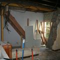 la cuisine : on casse le mur entre la cuisine et le couloir et on met le nouvel escalier