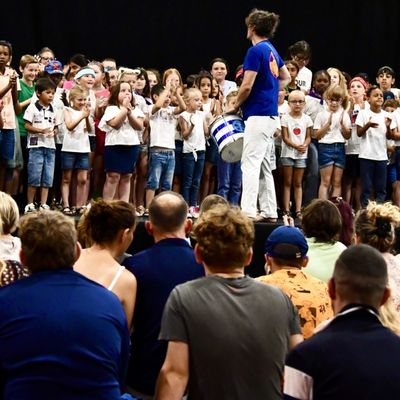 SAMBA, ROCK ET HIP-HOP : AVANT LES VACANCES, LES ÉCOLIERS DU CENTRE GARDENT LE RYTHME.
