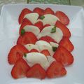 Salade de fraises et mozzarella et sa vinaigrette au basilic