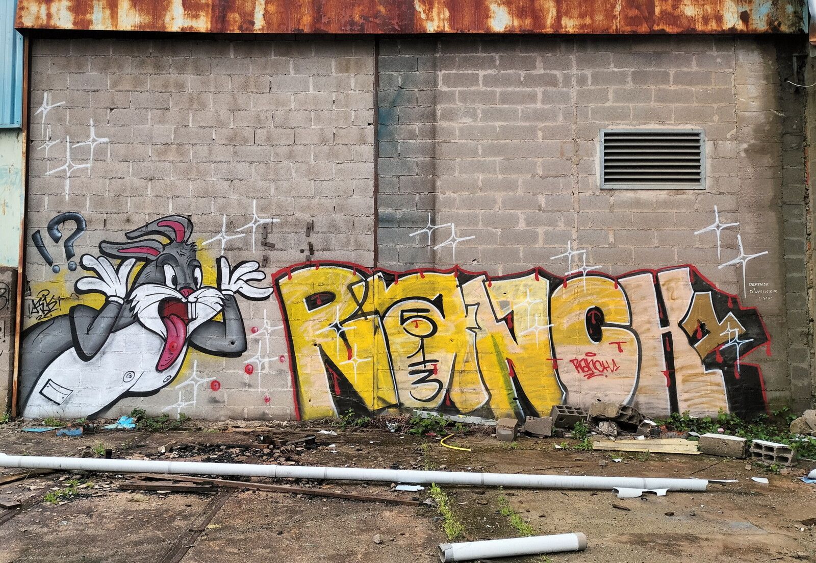 Nevers, usine fermée, fresque bunny (58)