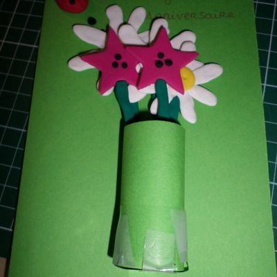 Bouquet de fleurs en pâte fimo sur carte