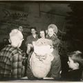 12/1946 - Le Noël des enfants & la voiture Darrin Kaiser Frazer 