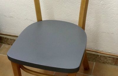 Chaise bistrot bois et anthracite