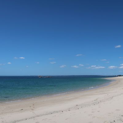 Sur la plage abandonnée