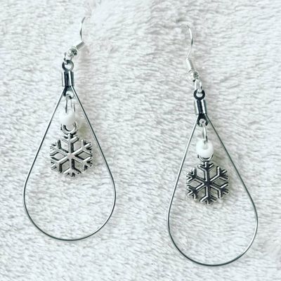 Boucles d'oreilles forme goutte et flocons