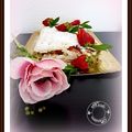 Biscuit meringué, fraises, kiwis, chantilly et lemon curd......